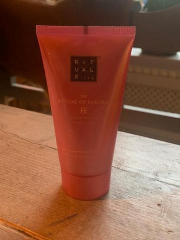 Pearlescent bodyscrub Sakura van Rituals. NIEUW beschikbaar voor biedingen