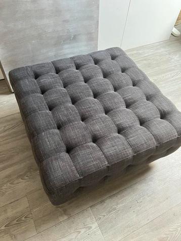 Multifunctionele poef – praktisch als salontafel of zitplek beschikbaar voor biedingen