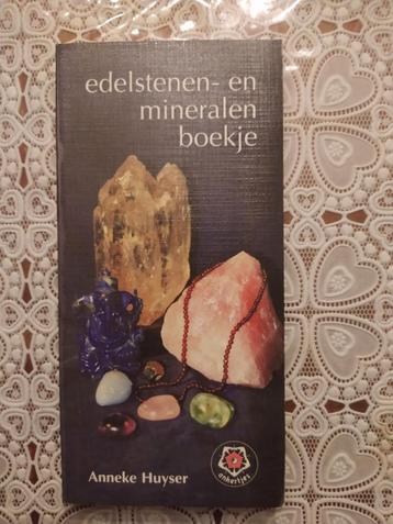 Anneke Huyser - Edelstenen- en mineralen boekje beschikbaar voor biedingen