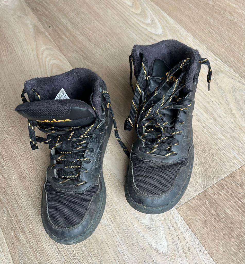 Adidas schoenen maat 35 - gevoerd, Ophalen of Verzenden, Zo goed als nieuw, Schoenen