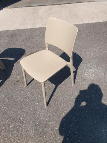 Kunstof kantine stoelen  beschikbaar voor biedingen