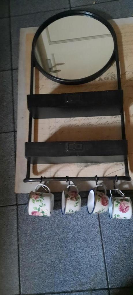 Spiegel met metalen frame en opbergruimte, Antiek en Kunst, Curiosa en Brocante, Ophalen of Verzenden