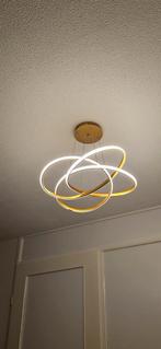 Moderne LED Hanglamp - Gouden Ringen, Huis en Inrichting, Lampen | Plafondlampen, Ophalen of Verzenden, Zo goed als nieuw, Metaal