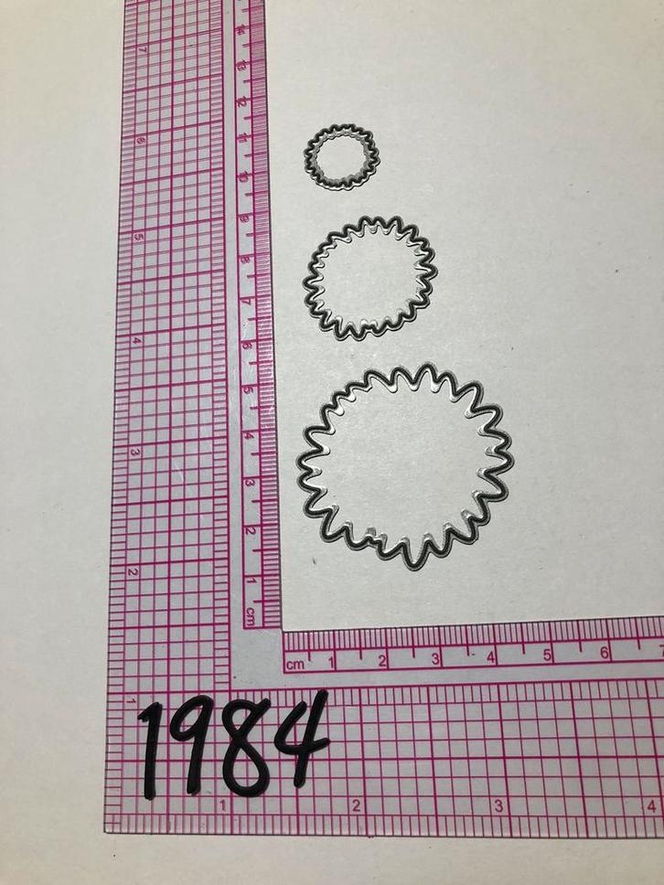 Snijmallen deel 7, Hobby en Vrije tijd, Kaarten | Zelf maken, Zo goed als nieuw, Pons of Mal, Overige thema's, Ophalen of Verzenden