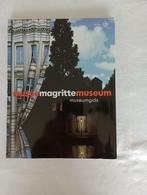 MUSEUMGIDS MUSEE MAGRITTE hardcover NIEUW, Boeken, Kunst en Cultuur | Beeldend, Nieuw, Meerdere auteurs, Schilder- en Tekenkunst