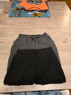 NIEUW 2 Sweatbroekjes H&M Grijs en Zwart Maatje 104, Kinderen en Baby's, Kinderkleding | Maat 104, Broek, H&M, Nieuw, Ophalen of Verzenden