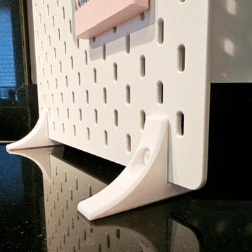 Staander voor IKEA Skadis memobord beschikbaar voor biedingen