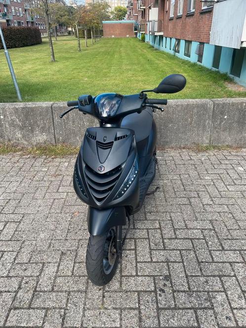 Piaggio zip 50cc, Fietsen en Brommers, Scooters | Piaggio, Zo goed als nieuw, Overige modellen, Ophalen