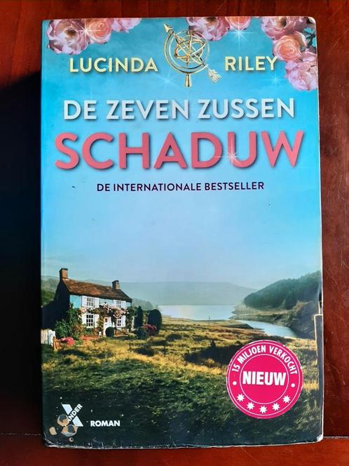 Lucinda Riley - Schaduw, Boeken, Literatuur, Zo goed als nieuw, Nederland, Ophalen of Verzenden