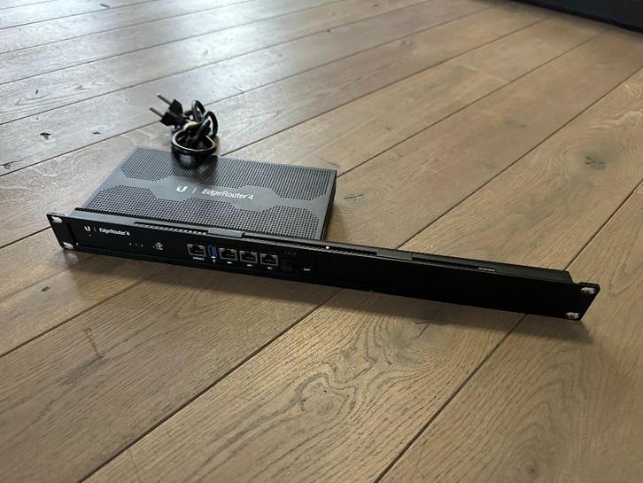 Ubiquiti EdgeRouter 4 ER-4, Computers en Software, Routers en Modems, Gebruikt, Router, Ophalen of Verzenden