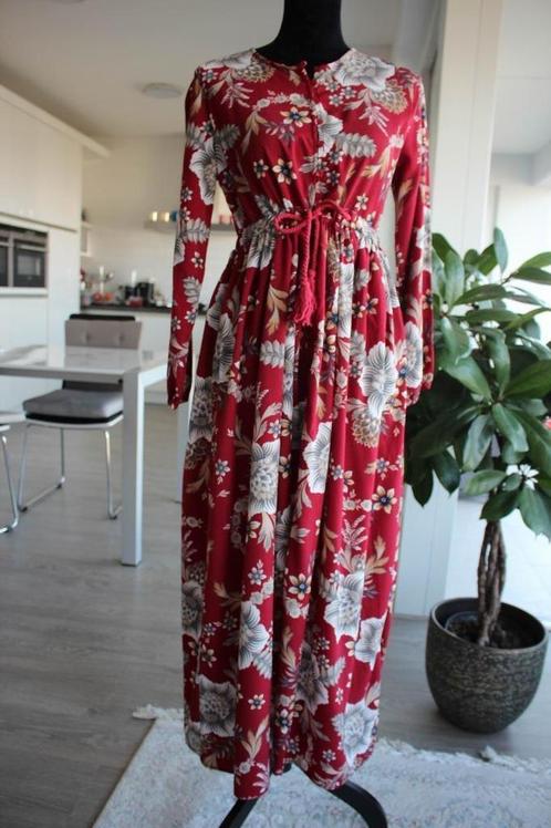 Prachtige vintage maxi-jurk – warm rood met bloemenprint mt, Kleding | Dames, Jurken, Zo goed als nieuw, Maat 38/40 (M), Rood