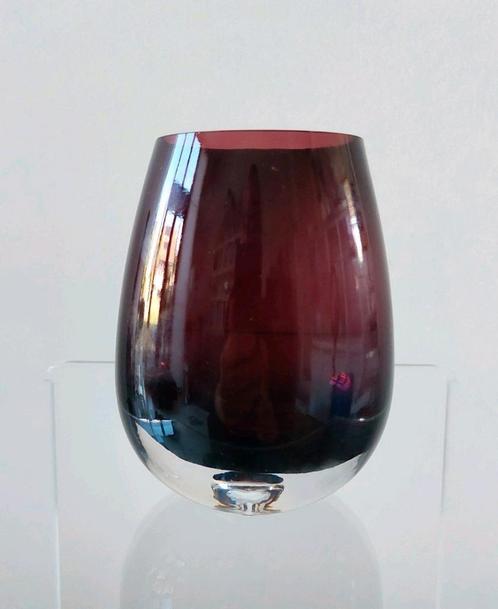 Ovale zware glazen vaas in de kleur amethist. Design, Antiek en Kunst, Antiek | Glas en Kristal, Ophalen of Verzenden