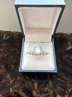 Verlovingsring saffier en diamanten gekocht op Glamira €2200, Ophalen of Verzenden, Zo goed als nieuw, 17 tot 18, Met edelsteen