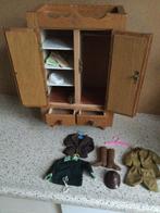 Poppen kastje voor poppen kleertjes, Ophalen of Verzenden, Zo goed als nieuw, Kleertjes