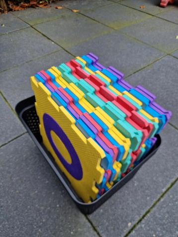 2x foam puzzelmat speeltegels  beschikbaar voor biedingen