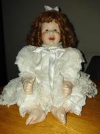 Antieke porseleinen pop in witte jurk, Verzamelen, Poppen, Ophalen, Gebruikt, Overige typen