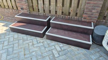 2 stuks antislip, betonplex opstap, trapjes. beschikbaar voor biedingen