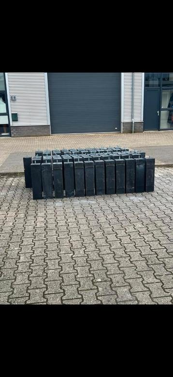 Betonpoeren 15x15x60 12x12x60  beschikbaar voor biedingen