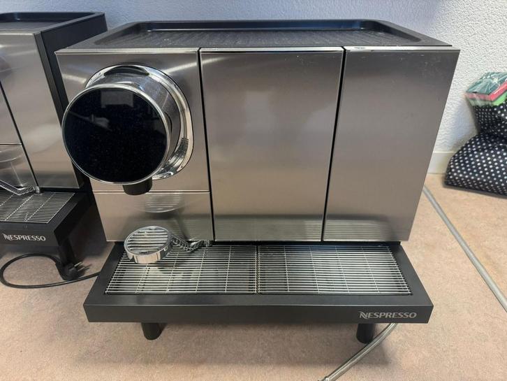 Nespresso Momento Coffee & Milk, Witgoed en Apparatuur, Koffiezetapparaten, Gebruikt, Koffiepads en cups, Koffiemachine, 1 kopje