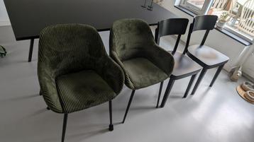 Nagoeg nieuwe design eetkamerstoelen (4)2xzwart,2xgroen  beschikbaar voor biedingen