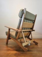 AP72 fauteuil en voetenbank van Hans J. Wegner voor AP  1975, Huis en Inrichting, Fauteuils, Ophalen, Hout, Gebruikt, 75 tot 100 cm