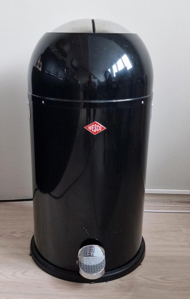 Zwarte Wesco Kickmaster 33L - Nieuwe veren!, Huis en Inrichting, Woonaccessoires | Prullenbakken, Zo goed als nieuw, Metaal, 50 tot 75 cm