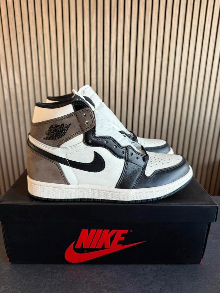 Nike Air Jordan 1 High Dark Mocha - Maat 40.5, Kleding | Heren, Schoenen, Nieuw, Sneakers of Gympen, Bruin, Ophalen of Verzenden