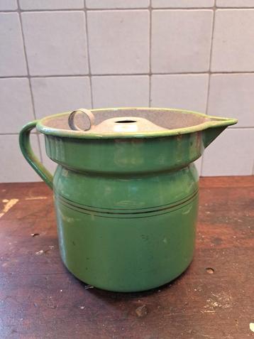 Melkkoker , emaille  groen met grijs beschikbaar voor biedingen