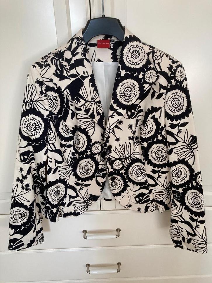 Jasje 2 verschillende., Kleding | Dames, Jasjes, Kostuums en Pakken, Nieuw, Jasje, Maat 42/44 (L), Overige kleuren, Ophalen of Verzenden