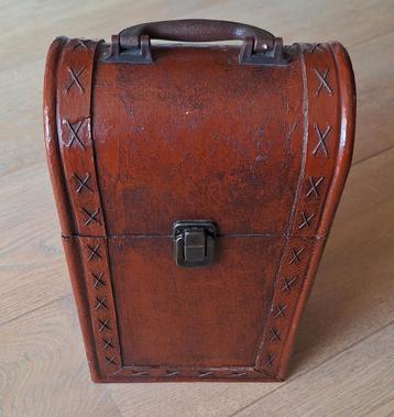 Houten vintage wijnkist beschikbaar voor biedingen
