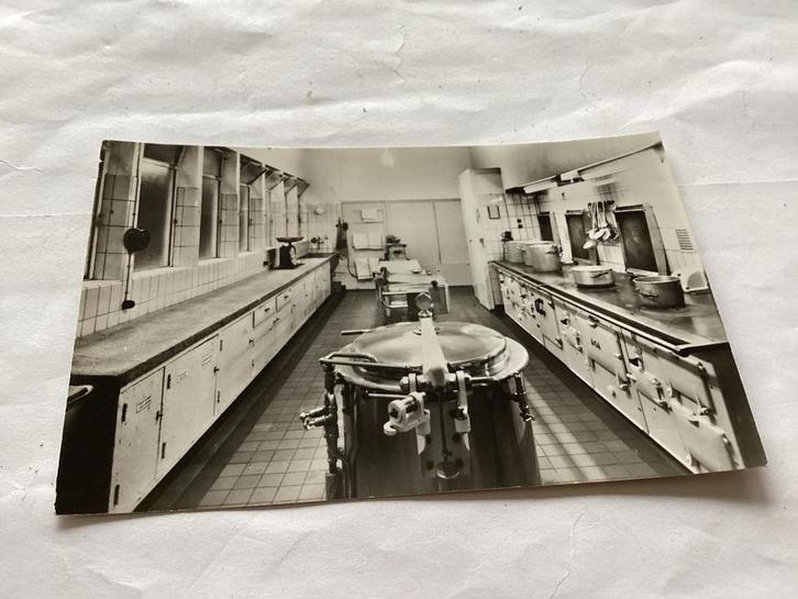 Oude foto van een keuken in Dordrecht, Verzamelen, Foto's en Prenten, Gebruikt, Foto, Gebouw, Voor 1940, Ophalen of Verzenden