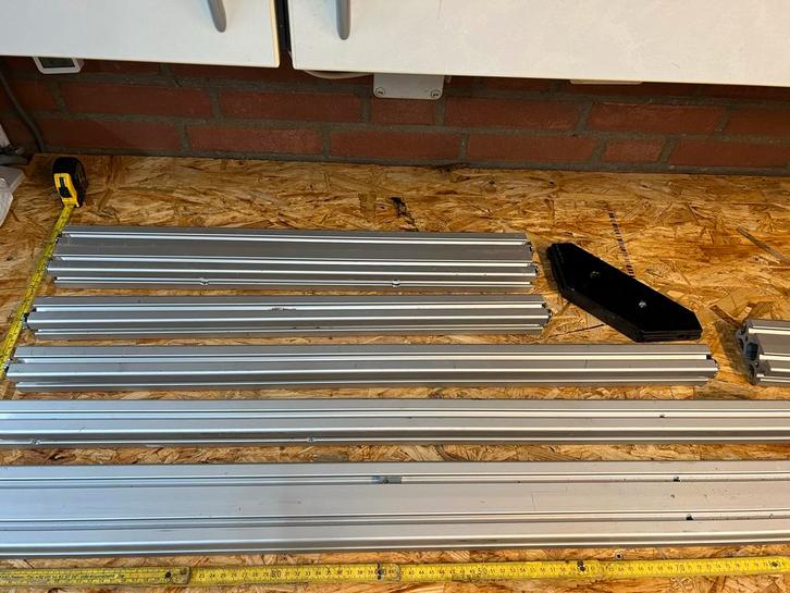 ISB/BSB Profielen, Scharnieren, Schuifmoeren & Boutjes, Doe-het-zelf en Verbouw, Metalen, Gebruikt, Aluminium, Ophalen