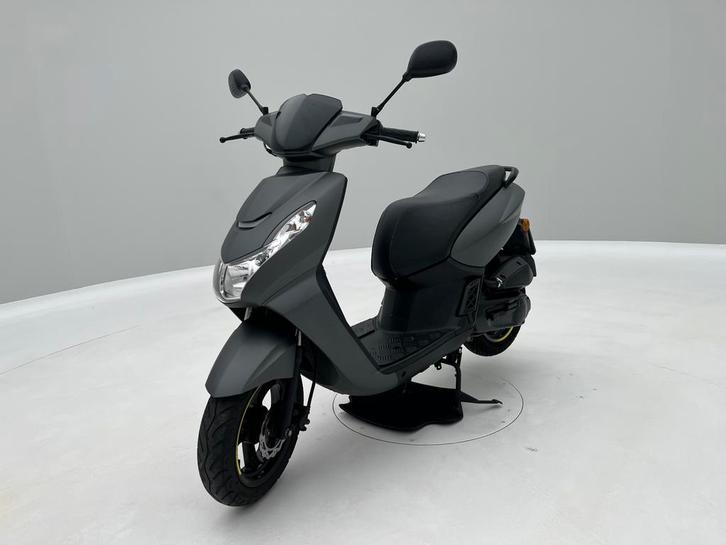 Peugeot Kisbee | IGET | 2023 met geelkenteken, Fietsen en Brommers, Scooters | Peugeot, Zo goed als nieuw, Overige modellen, Maximaal 45 km/u