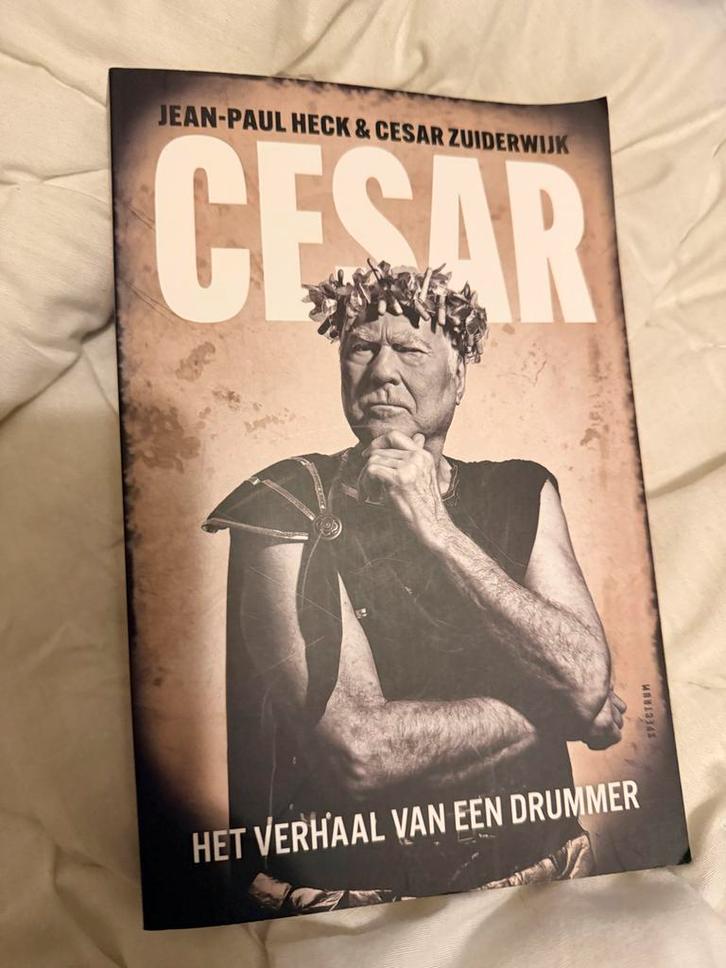 Cesar: Het verhaal van een drummer - Nieuw!, Boeken, Biografieën, Nieuw, Sport, Ophalen of Verzenden