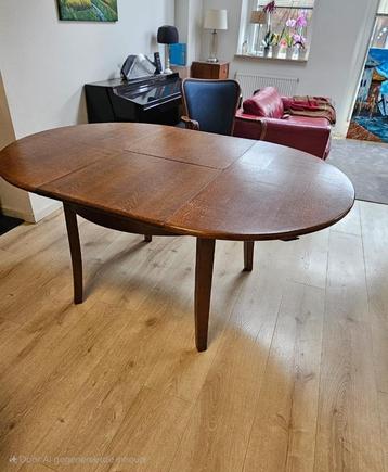 Deens design ronde, ovale uitschuifbare  eettafel.Vintage  beschikbaar voor biedingen