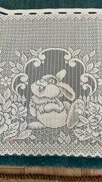 Vitrage met konijntjes, 58cm x 250 meter, wit., 100 tot 150 cm, Wit, Nieuw, Ophalen of Verzenden