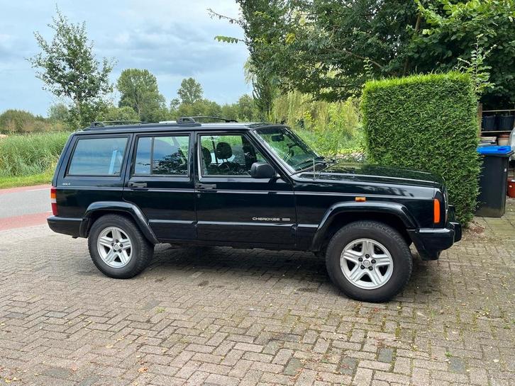 te koop jeep cherokee 4liter bj 2000, Auto's, Jeep, Particulier, Cherokee, 4x4, ABS, LPG, Euro 3, MPV, Automaat, Zwart, Zwart