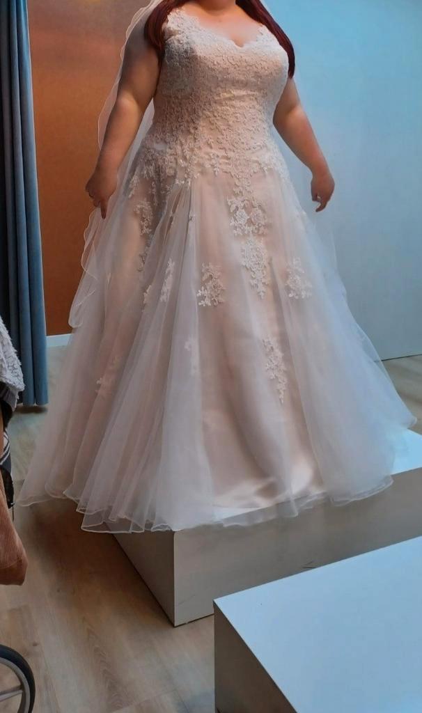 Prachtige plussize trouwjurk, Kleding | Dames, Trouwkleding en Trouwaccessoires, Gedragen, Trouwjurk, Wit, Ophalen