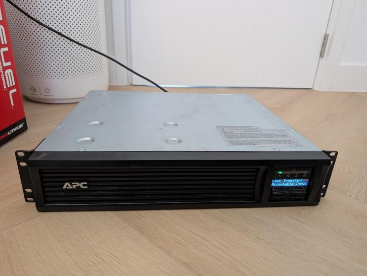 APC Smart-UPS SMT750RMI2U 2U Rack Noodstroomvoorziening, Computers en Software, Noodvoedingen (UPS), Gebruikt, Ophalen of Verzenden