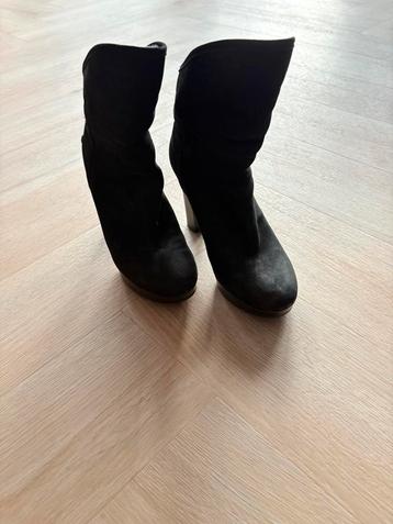 Hele mooie winter laarsjes van UGGS maat 37 zwart beschikbaar voor biedingen