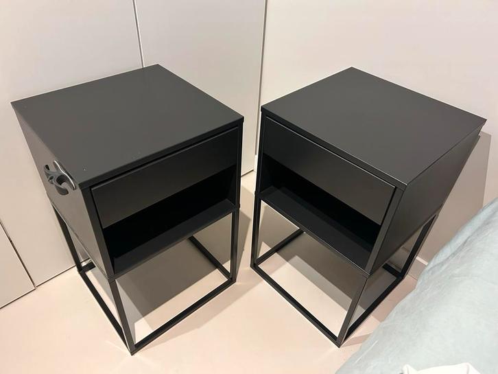 IKEA VIKHAMMER Nachtkastje (2x), Huis en Inrichting, Slaapkamer | Nachtkastjes, Zo goed als nieuw, Minder dan 55 cm, Minder dan 45 cm