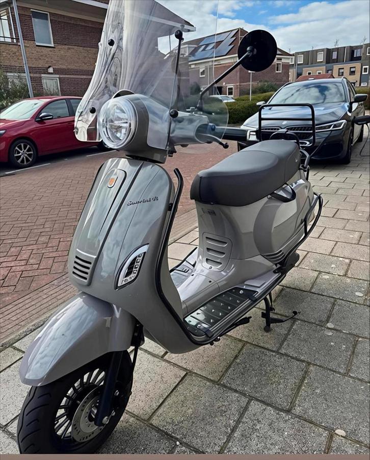 La Souris electrisch 2022 scooter 45 km geel kenteken, Fietsen en Brommers, Snorfietsen en Snorscooters, Zo goed als nieuw, Overige merken