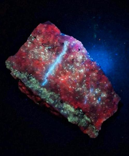 "BLIKSEMSCHICHT" ARAGONIET, CANADA (ZELDZAAM), Verzamelen, Mineralen en Fossielen, Mineraal, Ophalen of Verzenden
