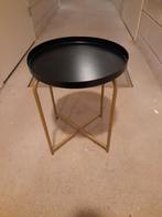 Stijlvol zwart opzet tafeltje met gouden poten, Minder dan 45 cm, Minder dan 55 cm, Metaal of Aluminium, Rond