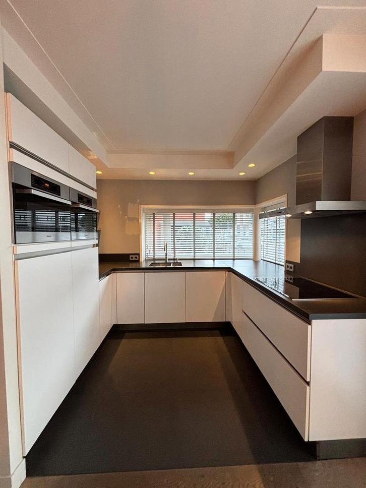 Siematic keuken wit, Huis en Inrichting, Keuken | Complete keukens, Gebruikt, U-keuken, Wit, Composiet, Greeploos, Ophalen