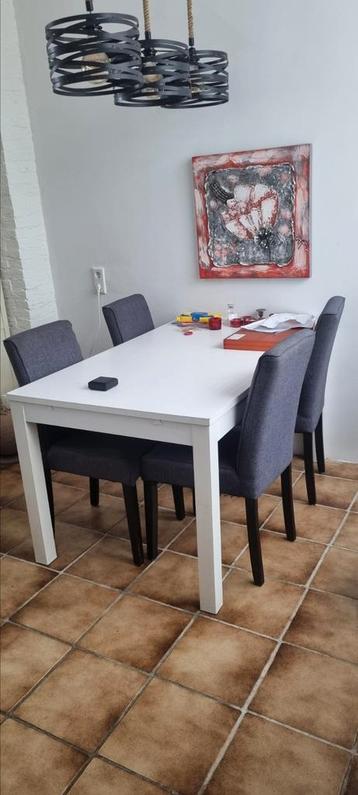 Gratis af te halen 4 eetkamer stoelen. beschikbaar voor biedingen