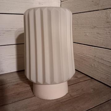 Vintage wit glazen plafonniere. beschikbaar voor biedingen