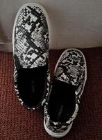 Instappers met slangenprint - Maat 36, Ophalen of Verzenden, Zo goed als nieuw, Instappers