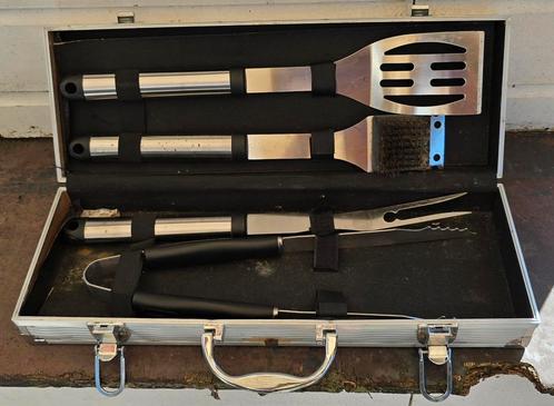 Barbecue koffertje met BBQ accessoires, Tuin en Terras, Barbecue-accessoires, Gebruikt, Ophalen of Verzenden