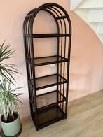 Hoge rotan vintage kast met rookglas, Ophalen, Gebruikt